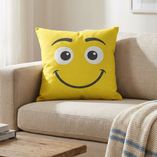 Kussen met een happy smiley op een bank van PillowBuddies