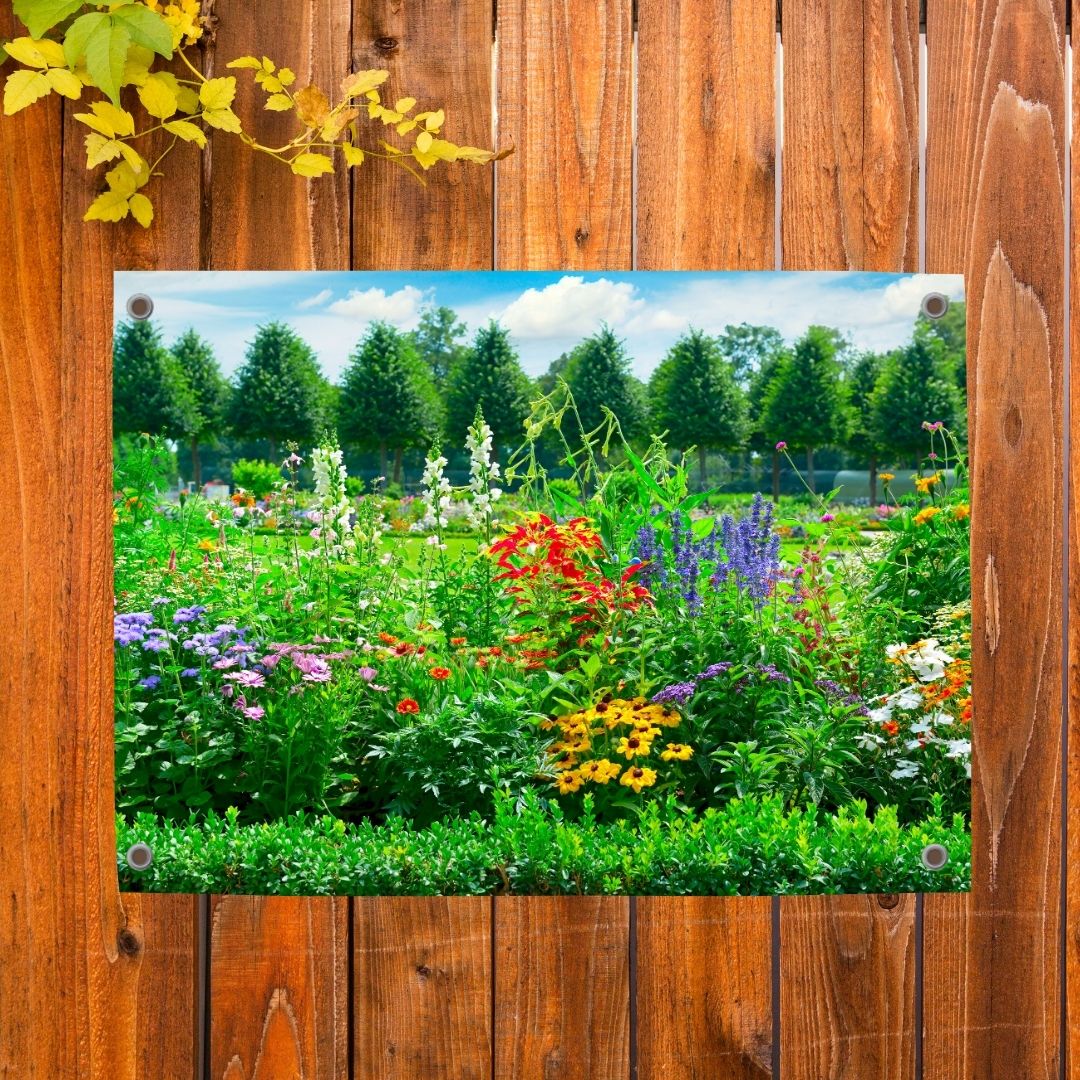 Weerbestendige tuinposter met een romantische bloemenweide
