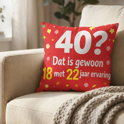 Kussen met tekst 40? dat is gewoon 18 met 22 jaar ervaring op een bank van PillowBuddies