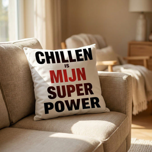 Kussen met tekst Chillen is Mijn Superpower op een bank van PillowBuddies