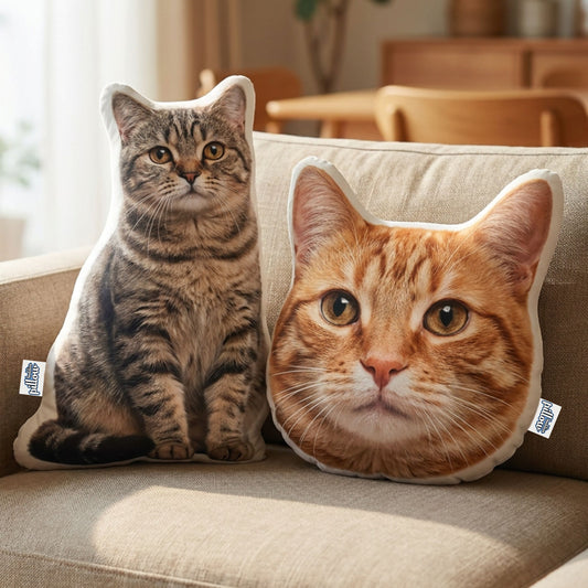2 Kattenkussen bedrukt met eigen foto. Te  bestellen met een volledige bedrukking of alleen kop of kop met schouders.