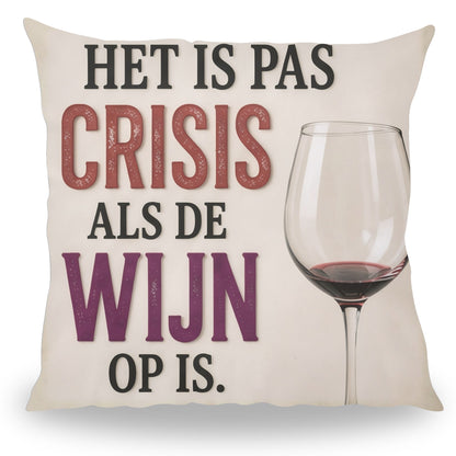 Grappig kussen met tekst Het is Pas Crisis als de Wijn op is van PillowBuddies