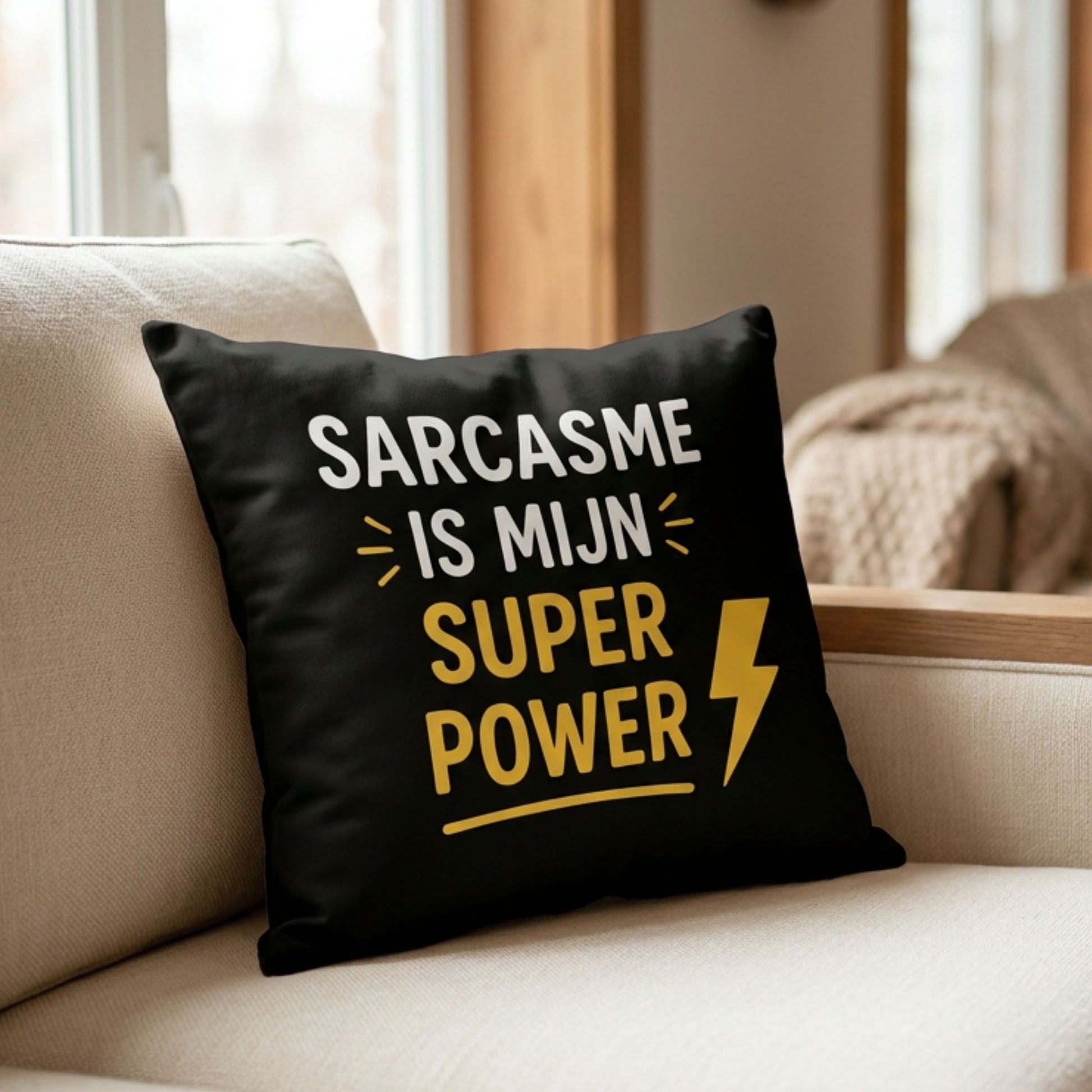 Kussen met tekst sarcasme is mijn superpower op een bank van PillowBuddies